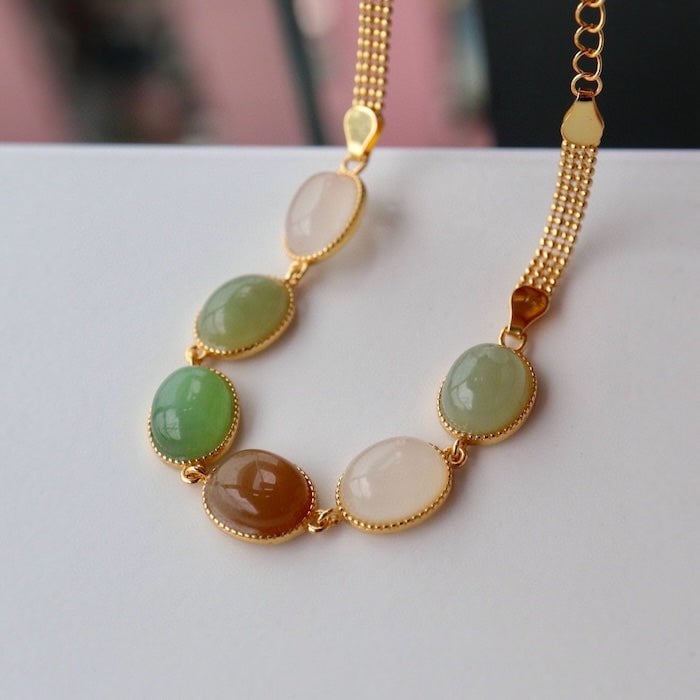 Regenbogenfarbenes Jade-Perlen-Armband