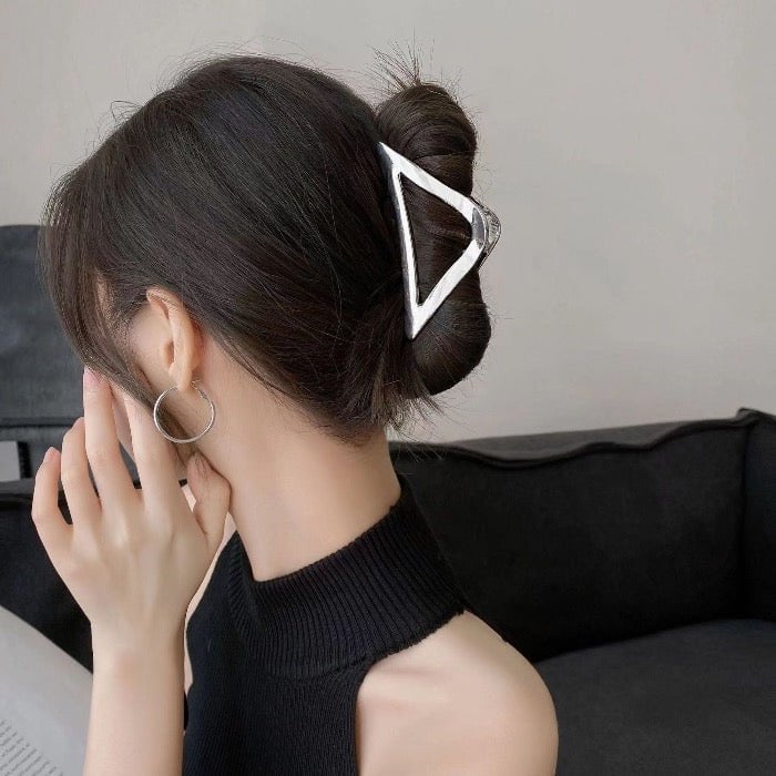 Geometrische Haarspangen mit Wellen und Dreiecken