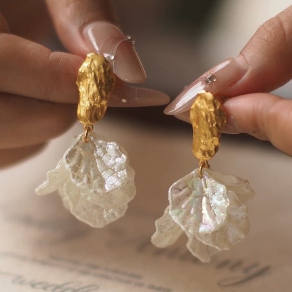 Elegante weiße Meerjungfrauenschwanz-Ohrringe