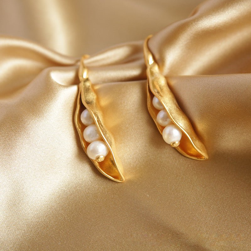 Goldene Ohrringe im Vintage-Stil mit Erbsenschoten-Design