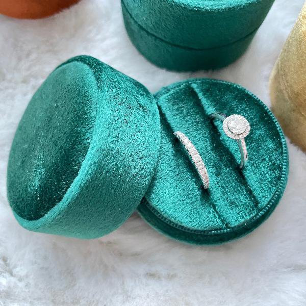 Runde Samt-Eheringbox und Heiratsantragsringbox