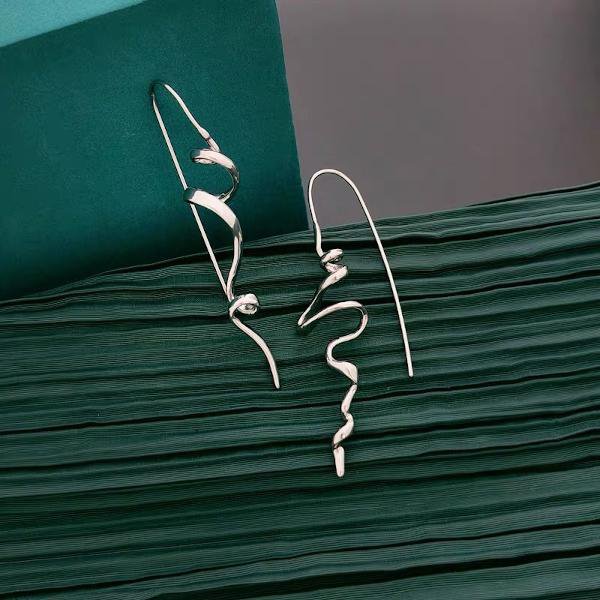 Minimalistischer Swirl Line Tropfenohrring