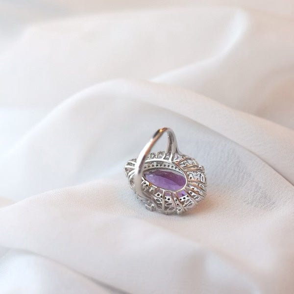 Birnen -geschnittener Amethystring im königlichen Stil - einstellbar