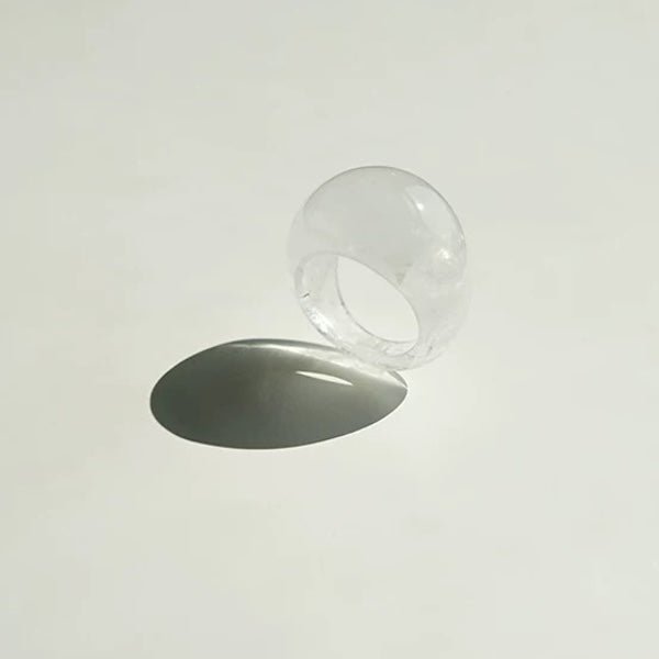 Minimalistischer, auffälliger Ring mit Tigeraugenstein und weißer Jade