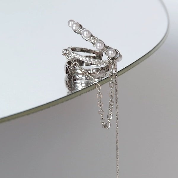 Eleganter Ear Cuff mit Kette – Einteilig