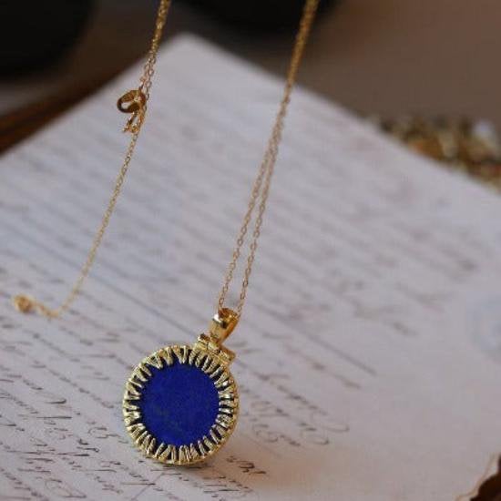 Helios Lapis Lazuli Round Anhängerkette