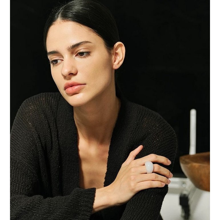 Minimalistischer, auffälliger Ring mit Tigeraugenstein und weißer Jade