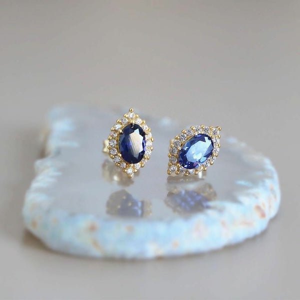 Blaue Kristallohrringe im Saphir-Look