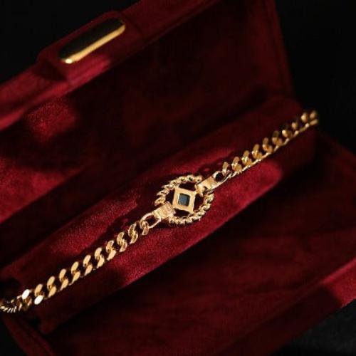 Luxuriöses Kettenarmband mit grünem Onyx