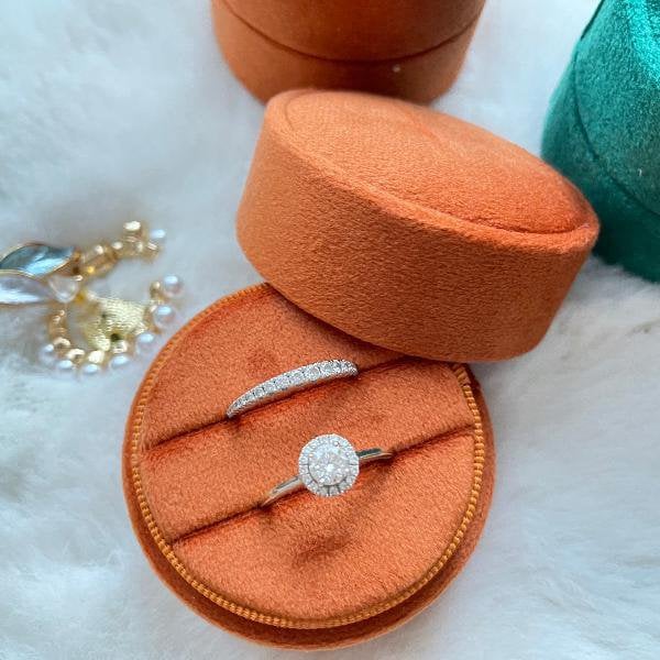 Runde Samt-Eheringbox und Heiratsantragsringbox