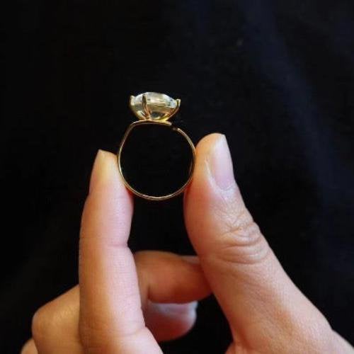 Klare Quarzkristallanweisung ringvereinbarbar