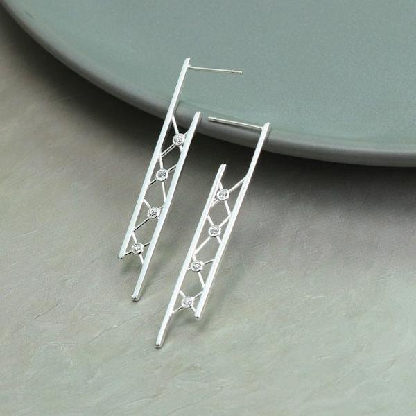 Minimalistische, lange Netzohrringe