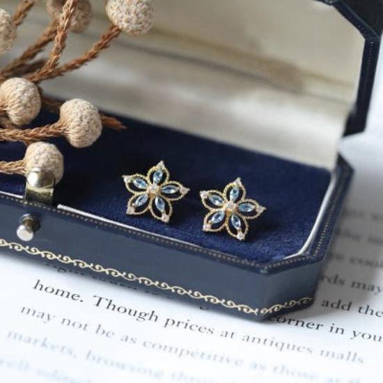 Bauhinia-Hsky Blue Topaz Blumenohrstollen