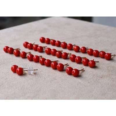 Zeitlose rote Korallenkugel Ohrstolme 18K Gold