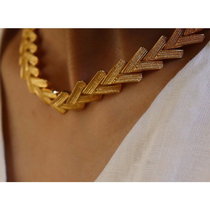 Mutiger V-Ketten-Halsketten- und Armband-Look