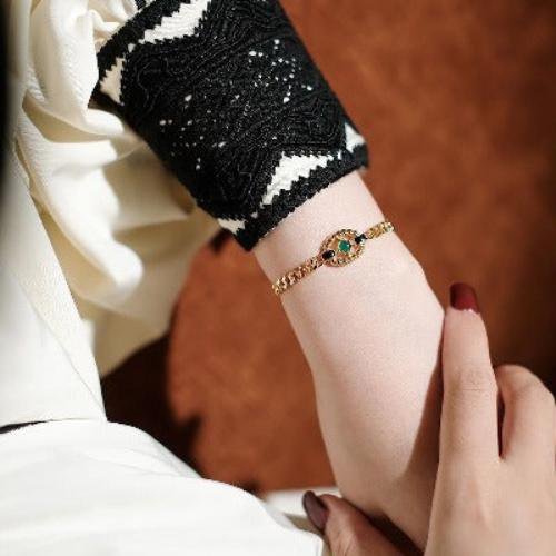 Luxuriöses Kettenarmband mit grünem Onyx