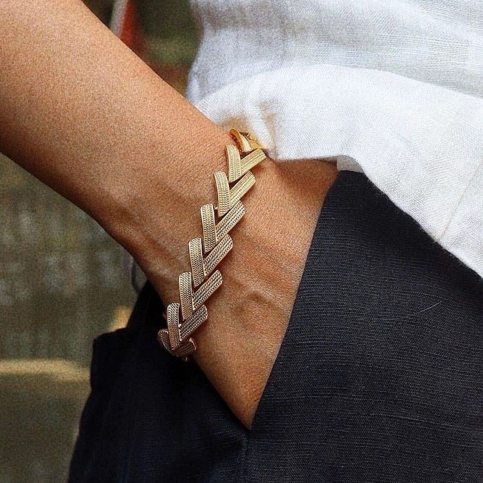 Mutiger V-Ketten-Halsketten- und Armband-Look