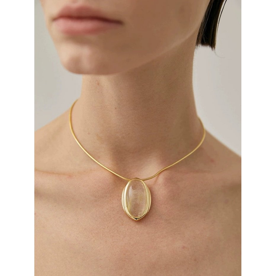 Minimalistische goldene Quarz Oval Anhänger Halskette