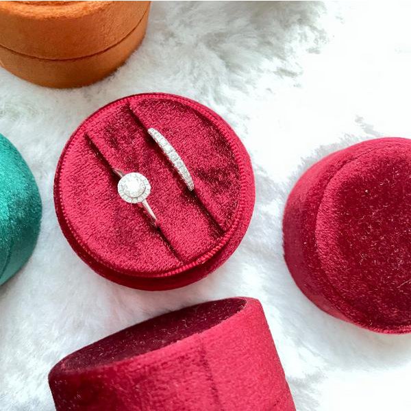 Runde Samt-Eheringbox und Heiratsantragsringbox