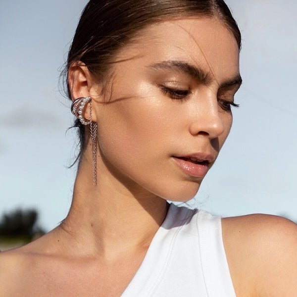 Eleganter Ear Cuff mit Kette – Einteilig