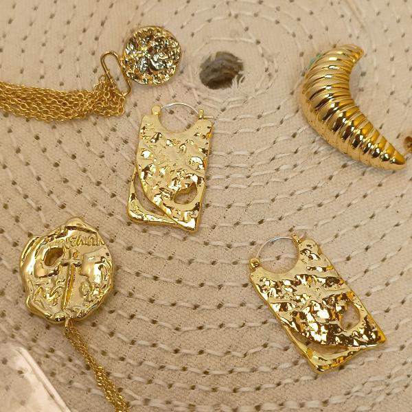 Einzigartige Board-Ohrringe – Gold und Silber
