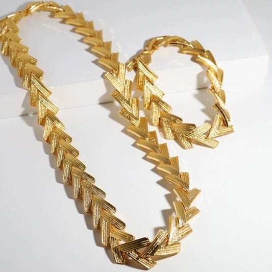 Mutiger V-Ketten-Halsketten- und Armband-Look