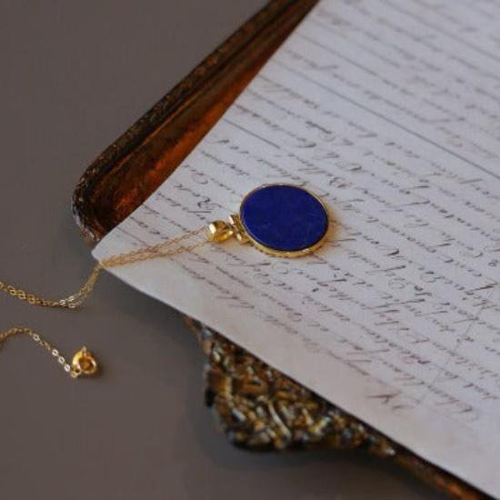Helios Lapis Lazuli Round Anhängerkette