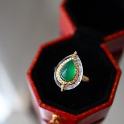 Royal Birnen -geschnittenes grünes Onyx -Ring - einstellbar