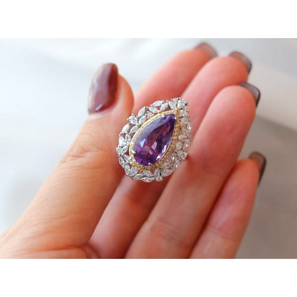 Birnen -geschnittener Amethystring im königlichen Stil - einstellbar