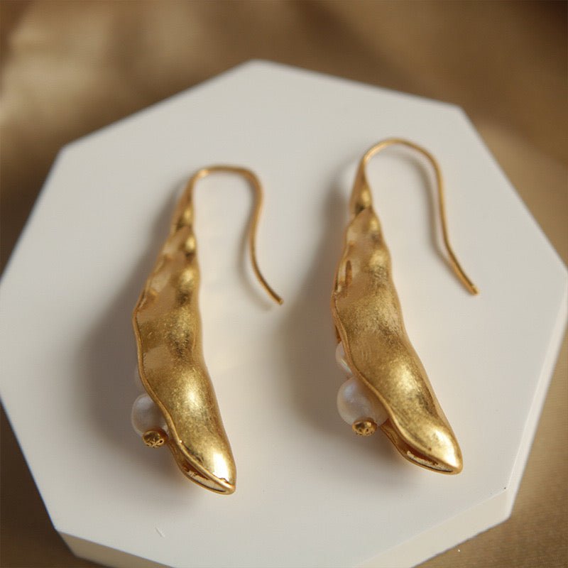 Goldene Ohrringe im Vintage-Stil mit Erbsenschoten-Design