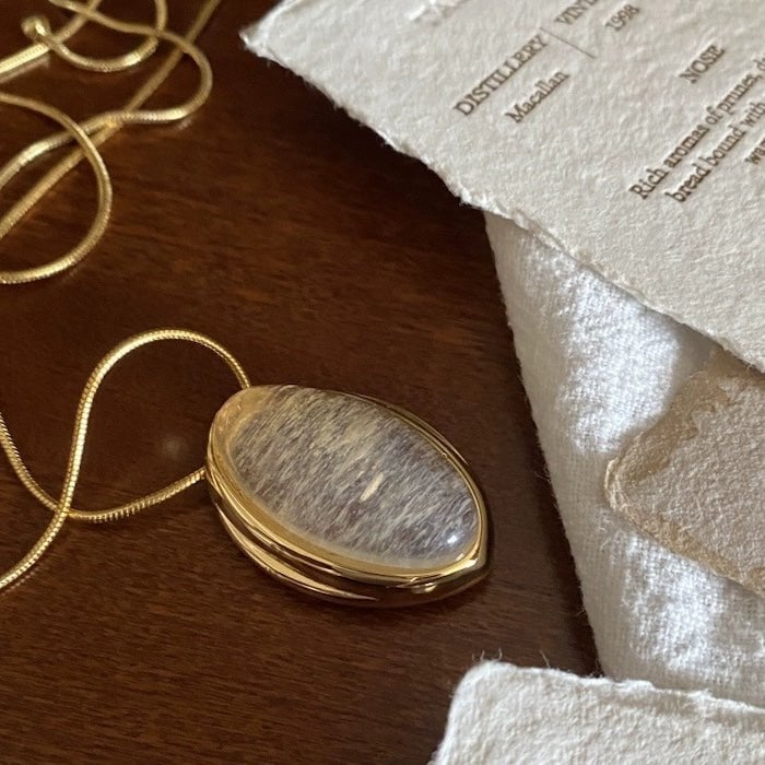 Minimalistische goldene Quarz Oval Anhänger Halskette