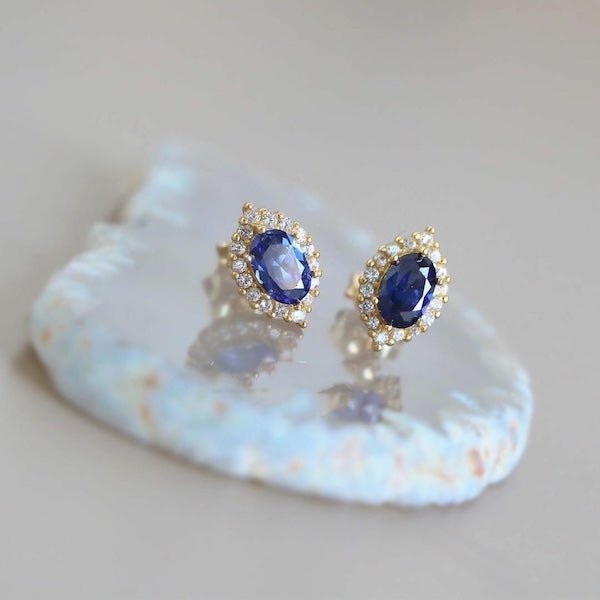 Blaue Kristallohrringe im Saphir-Look