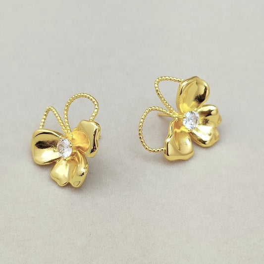 Einzigartige Design-Ohrringe mit lebendigen Blumen