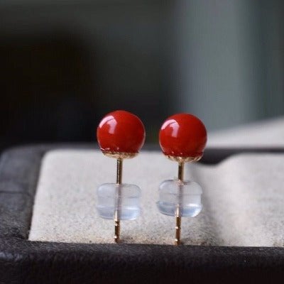 Zeitlose rote Korallenkugel Ohrstolme 18K Gold