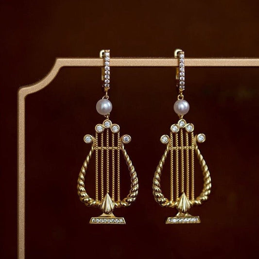 Elegante, von der griechischen Harfe inspirierte Ohrringe