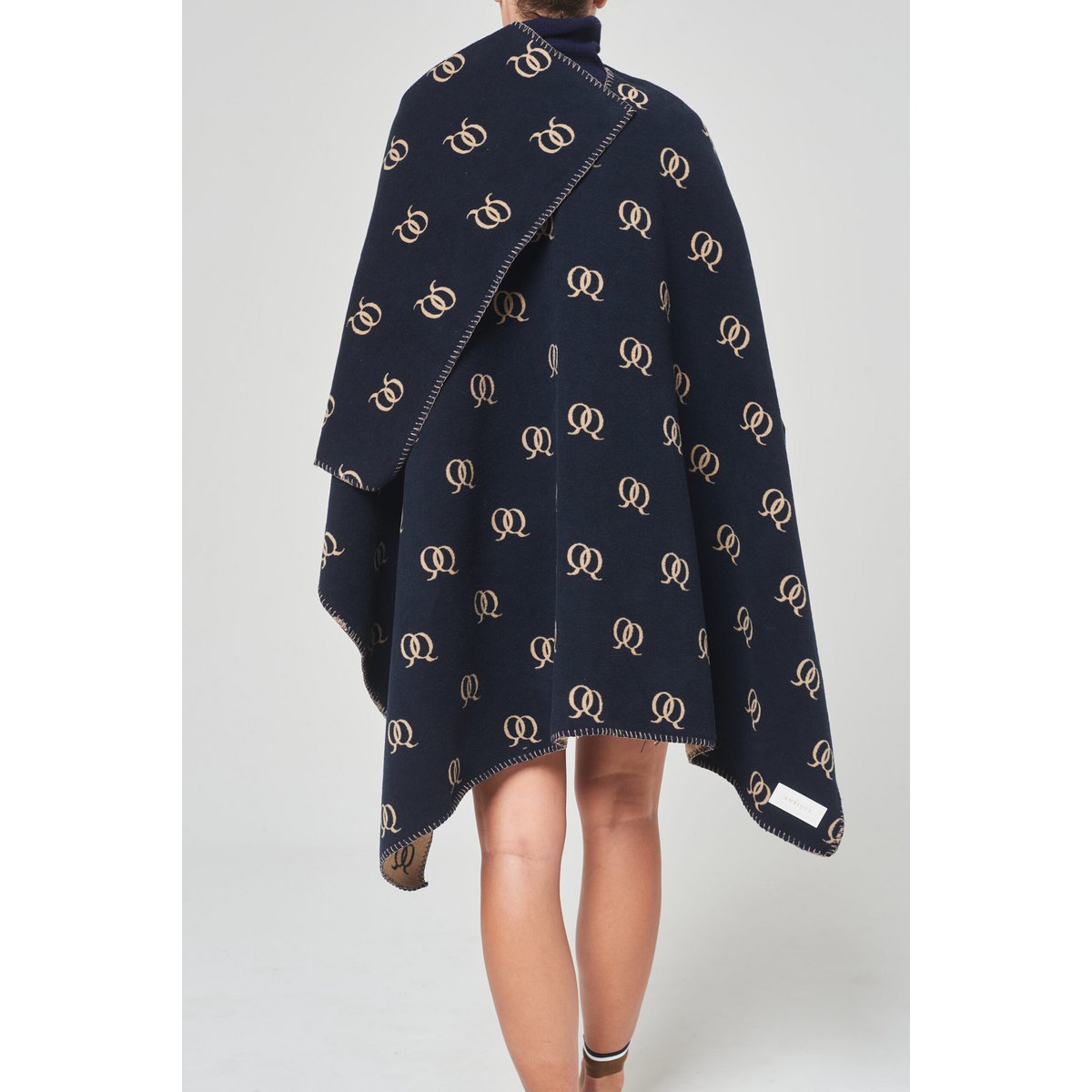 Elena Cape Poncho von Francesca Zazza