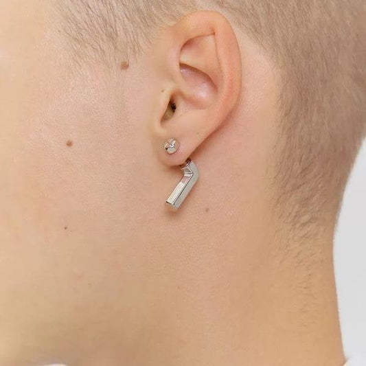 Einzigartige silberne Ohrstecker im Schraubendesign