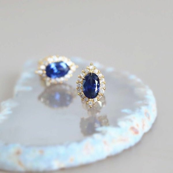 Blaue Kristallohrringe im Saphir-Look