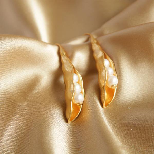 Goldene Ohrringe im Vintage-Stil mit Erbsenschoten-Design