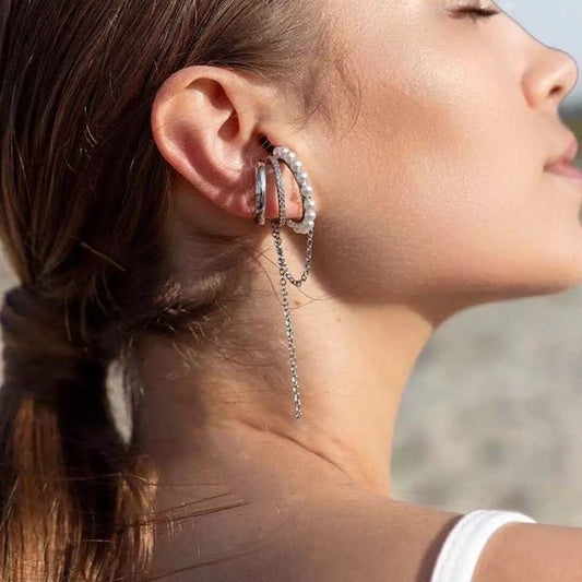 Eleganter Ear Cuff mit Kette – Einteilig